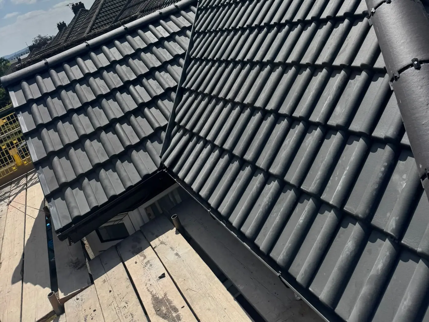 Tiled roof by Broomhill Roofing, photo 3